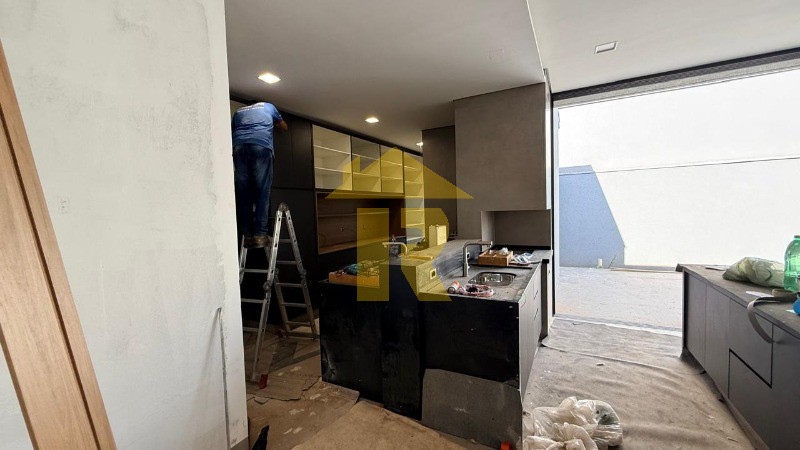 Casa de Condomínio com 4 quartos à venda, 230m² — foto 8 de 30