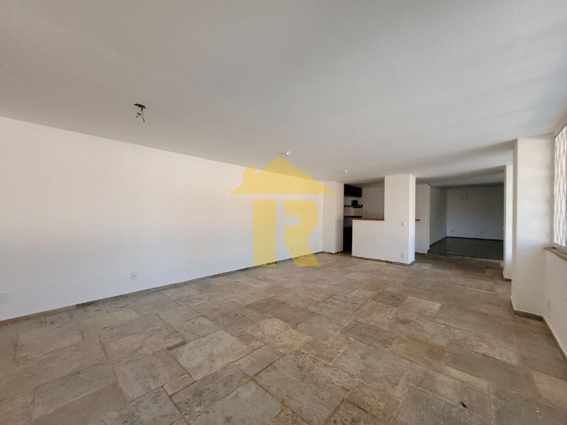 Casa com 3 quartos à venda, 405m² — foto 26 de 35