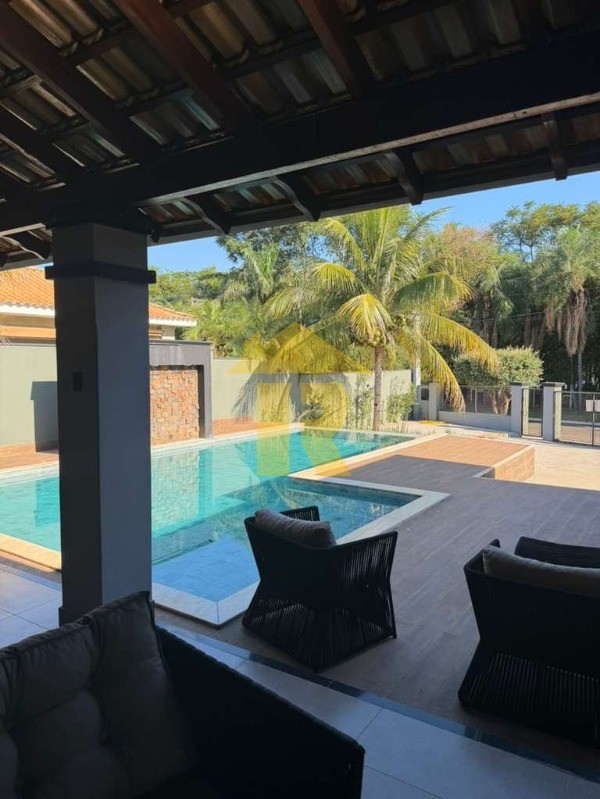 Casa de Condomínio com 4 quartos à venda, 560m² — foto 1 de 33