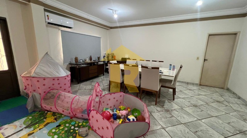 Casa com 3 quartos à venda, 226m² — foto 11 de 35
