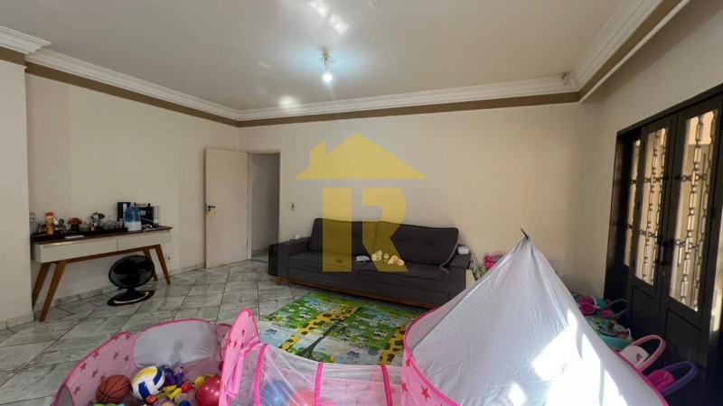 Casa com 3 quartos à venda, 226m² — foto 9 de 35