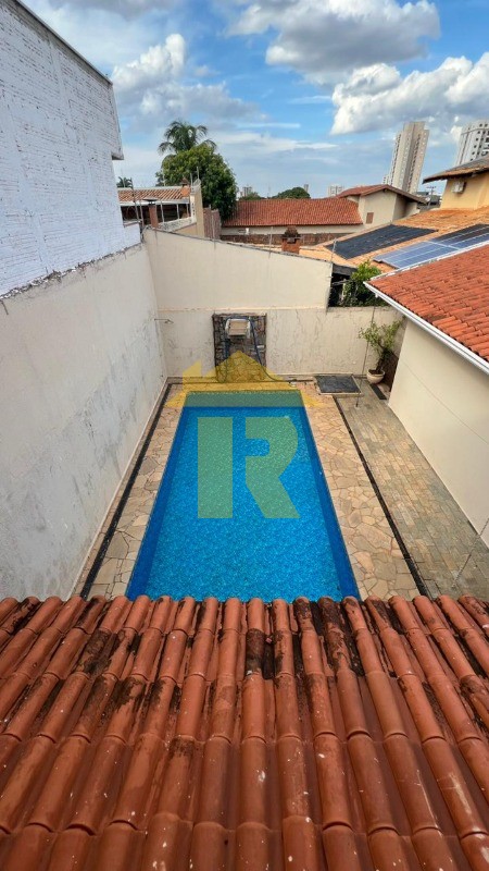 Casa com 3 quartos à venda, 226m² — foto 19 de 35