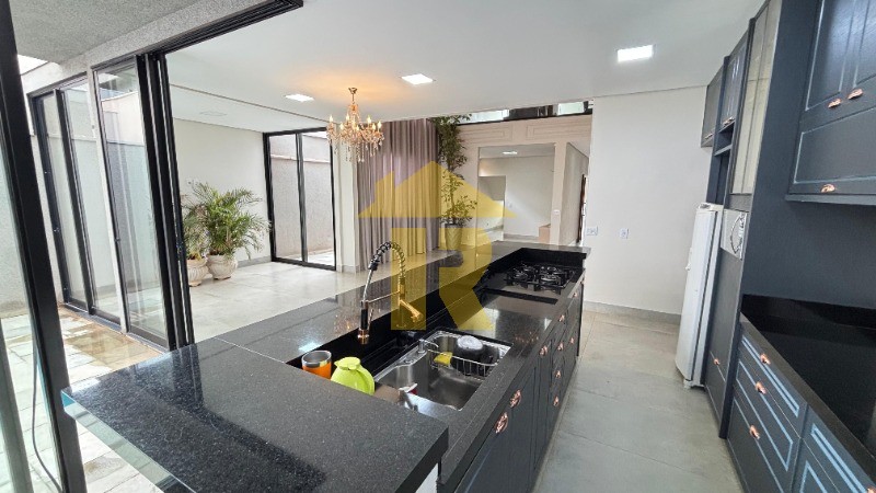 Casa de Condomínio com 3 quartos à venda, 245m² — foto 16 de 29