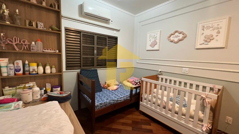 Casa com 3 quartos à venda, 226m² — foto 28 de 35
