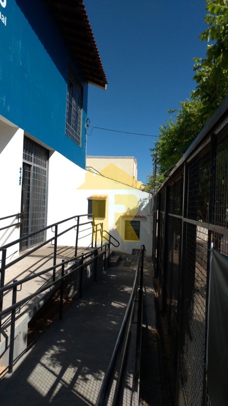 Prédio com 10 quartos para aluguel, 380m² — foto 1 de 67