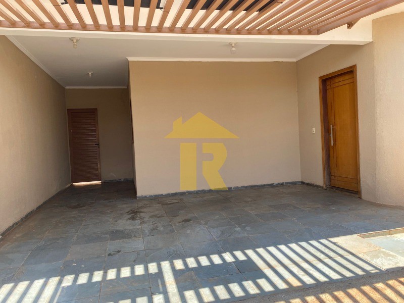 Casa com 3 quartos à venda e aluguel, 147m² — foto 2 de 28
