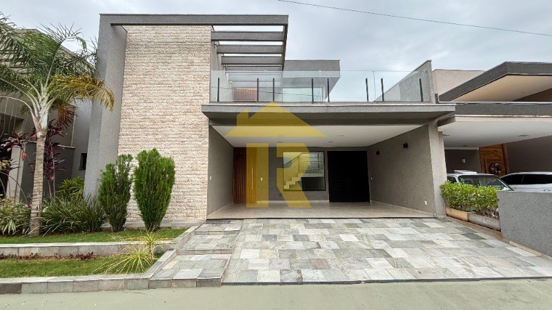 Casa de Condomínio com 3 quartos à venda, 245m² — foto 2 de 29