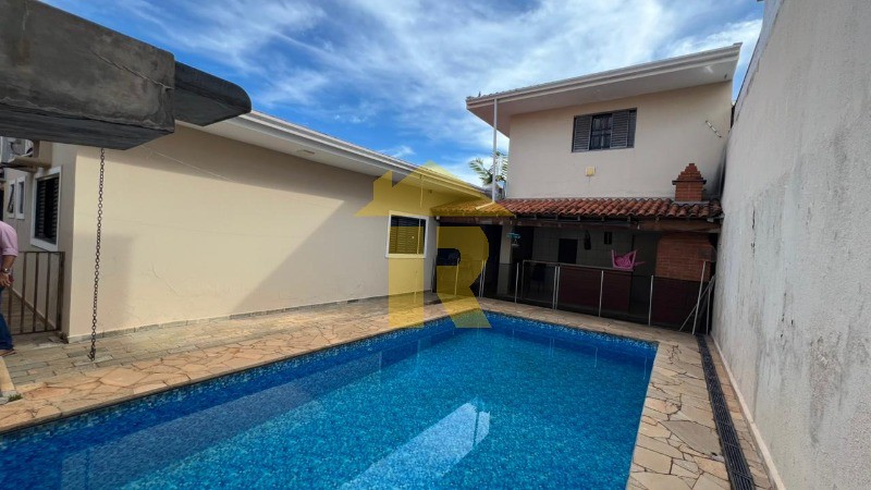 Casa com 3 quartos à venda, 226m² — foto 18 de 35