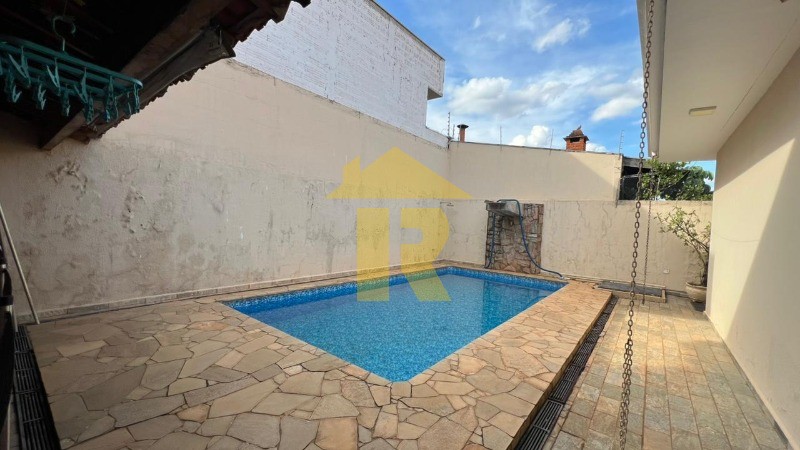 Casa com 3 quartos à venda, 226m² — foto 20 de 35