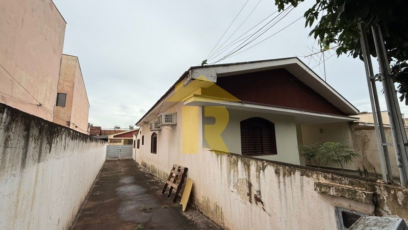 Casa com 2 quartos à venda e aluguel, 200m² — foto 3 de 33