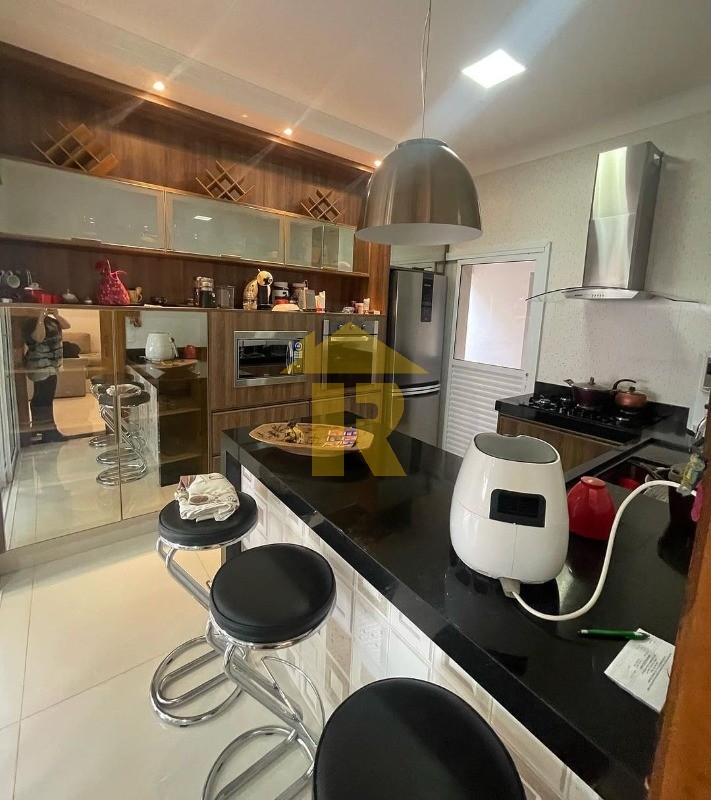 Casa de Condomínio com 3 quartos à venda e aluguel, 230m² — foto 8 de 25