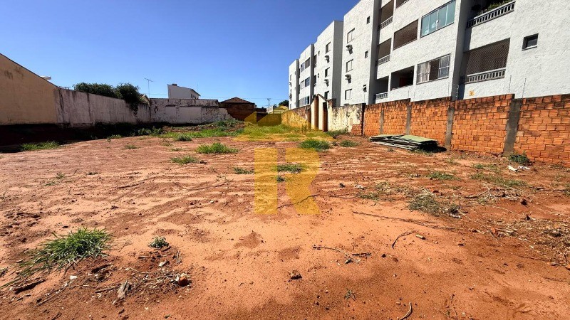 Terreno / Lote / Condomínio  à venda, 900m² — foto 8 de 12