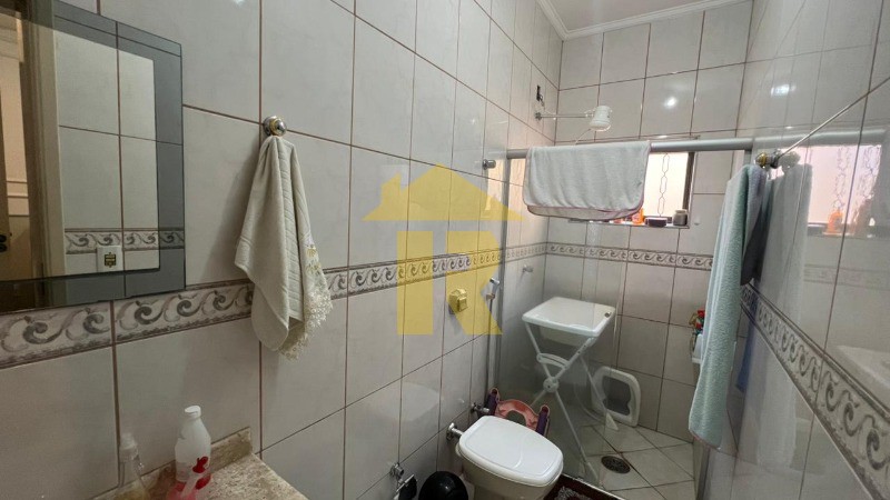 Casa com 3 quartos à venda, 226m² — foto 30 de 35