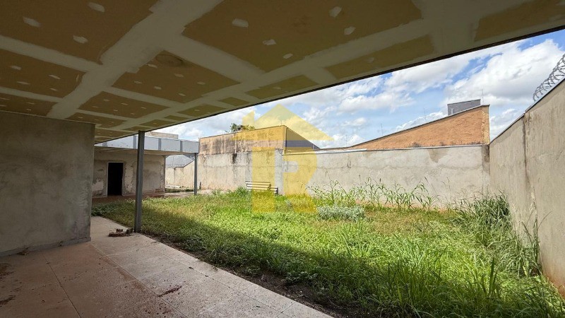 Casa com 3 quartos à venda, 244m² — foto 25 de 27