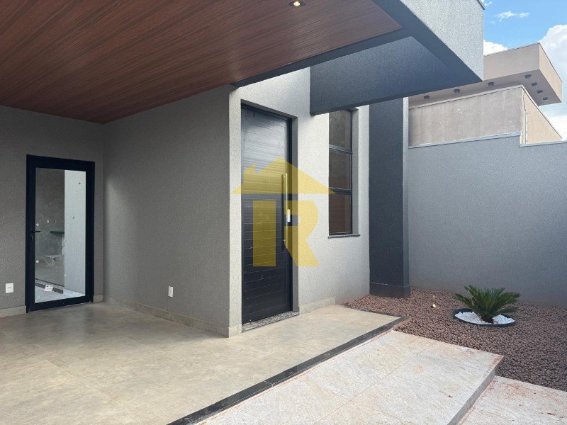 Casa com 3 quartos à venda, 128m² — foto 2 de 34