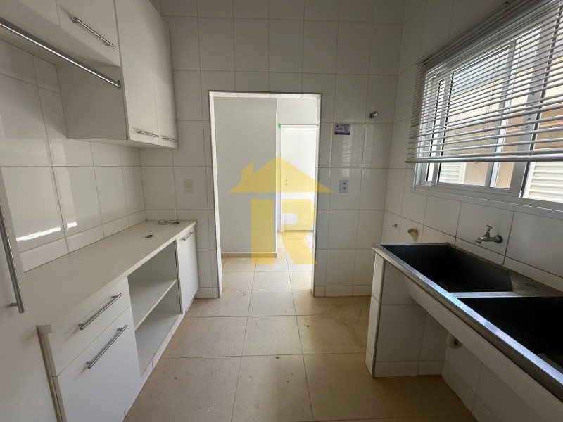Casa de Condomínio com 4 quartos para aluguel, 550m² — foto 13 de 31