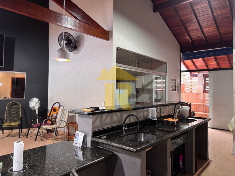 Casa de Condomínio com 3 quartos à venda, 276m² — foto 13 de 26