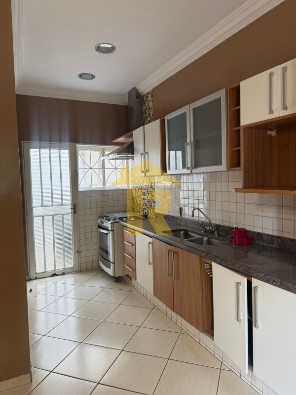 Casa com 3 quartos à venda, 276m² — foto 19 de 47