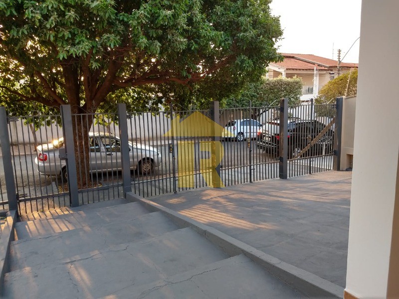 Casa com 4 quartos à venda, 290m² — foto 4 de 27