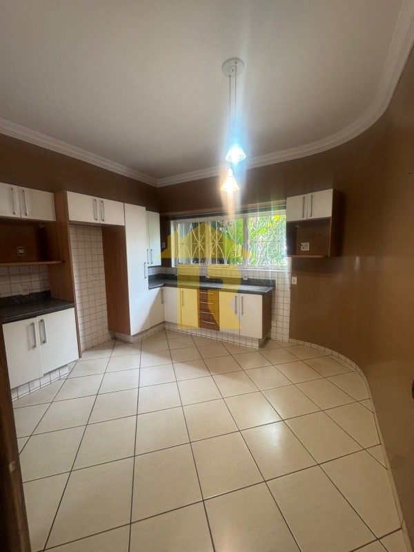 Casa com 3 quartos à venda, 276m² — foto 16 de 47