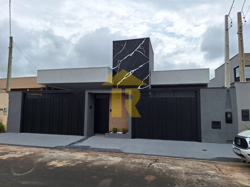 Casa com 3 quartos à venda, 132m² — foto 1 de 28