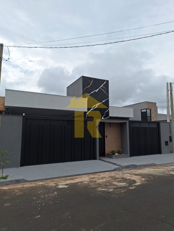 Casa com 3 quartos à venda, 132m² — foto 2 de 28