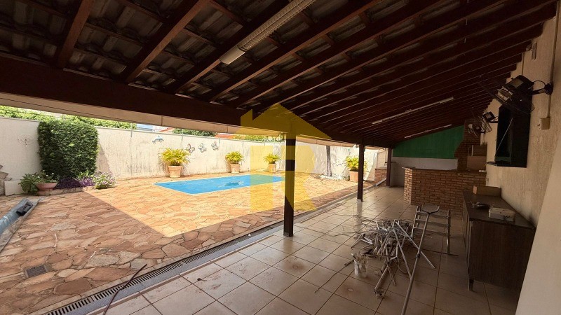 Casa com 3 quartos à venda, 270m² — foto 13 de 25