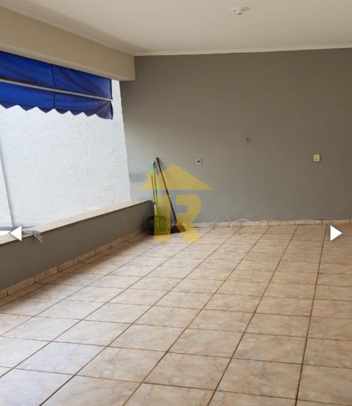 Casa com 3 quartos à venda, 225m² — foto 17 de 29