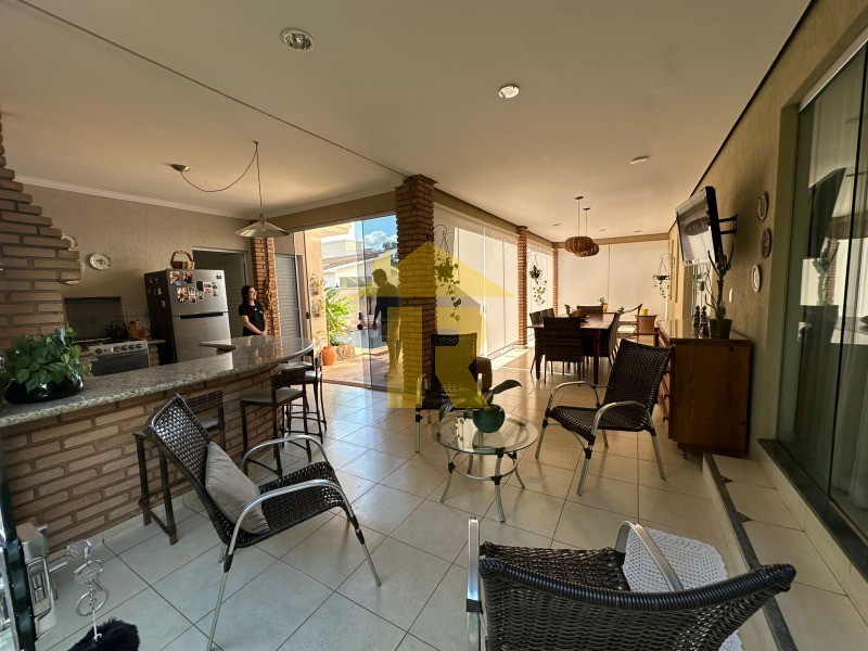 Casa de Condomínio com 3 quartos à venda, 340m² — foto 11 de 37