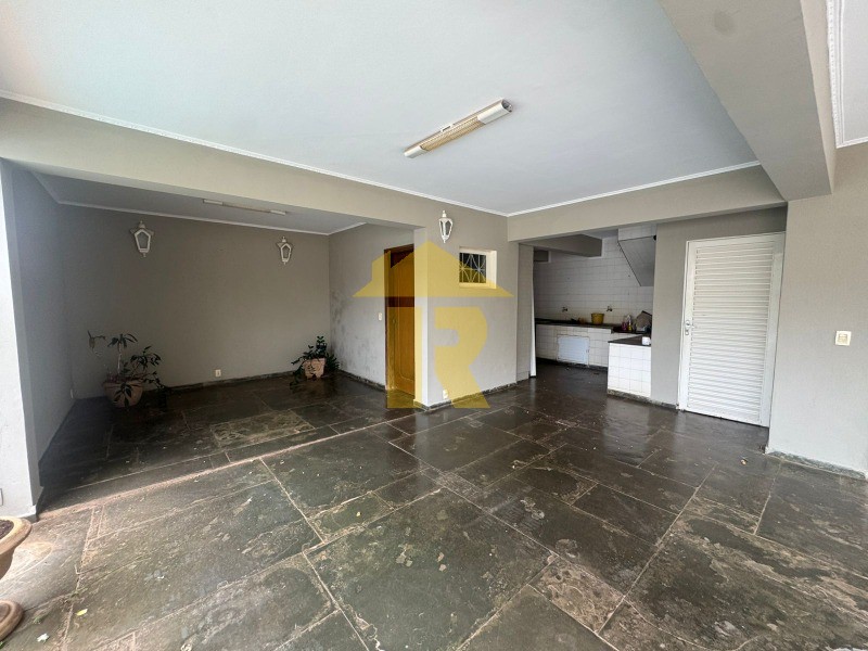 Casa com 3 quartos à venda, 276m² — foto 24 de 47