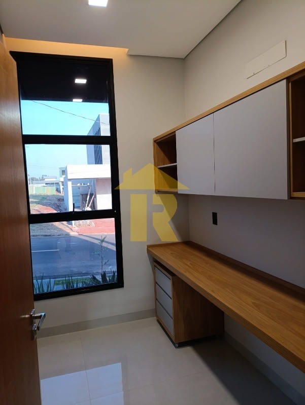 Casa de Condomínio com 3 quartos à venda, 190m² — foto 4 de 33