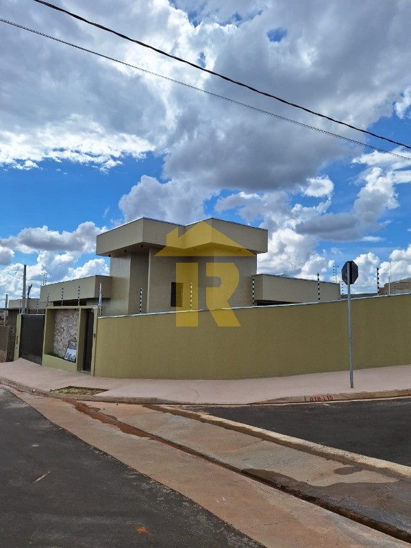 Casa com 3 quartos à venda, 116m² — foto 2 de 22