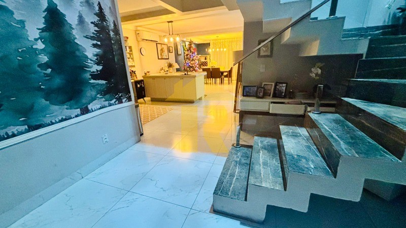 Casa com 3 quartos à venda, 400m² — foto 3 de 28