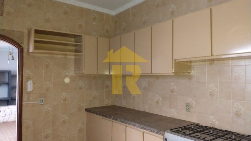 Casa com 4 quartos à venda, 290m² — foto 13 de 27