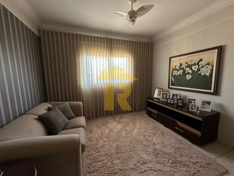 Casa de Condomínio com 3 quartos à venda, 340m² — foto 9 de 37