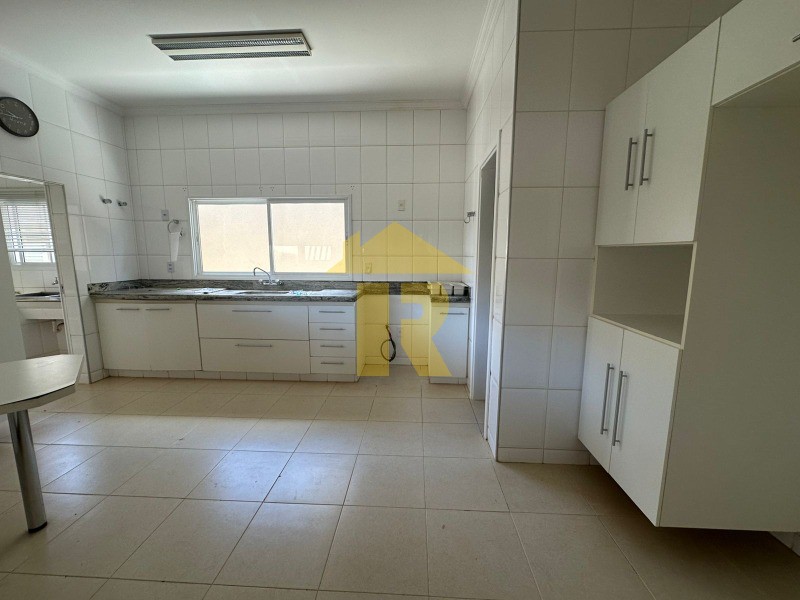 Casa de Condomínio com 4 quartos para aluguel, 550m² — foto 16 de 31