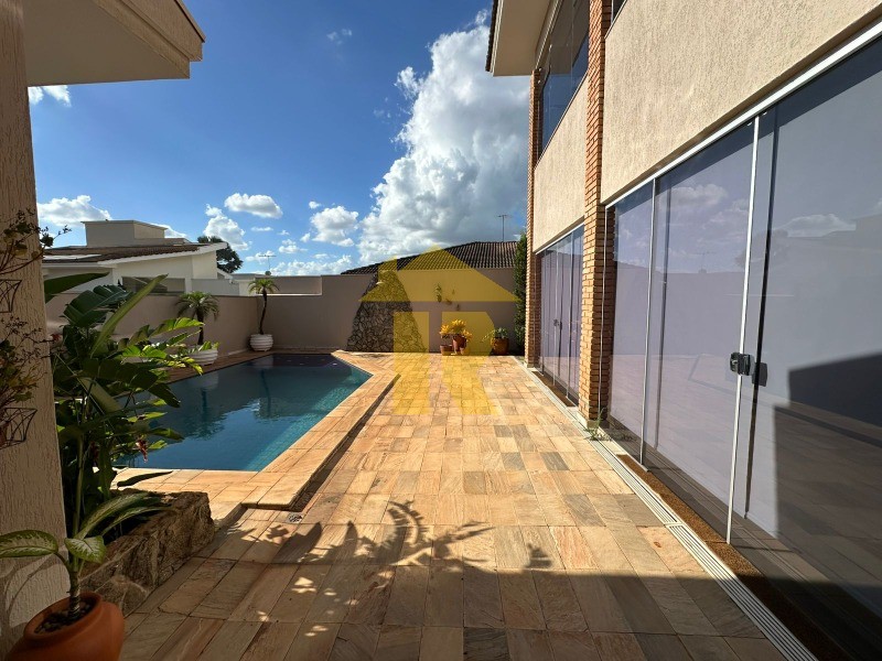 Casa de Condomínio com 3 quartos à venda, 340m² — foto 17 de 37