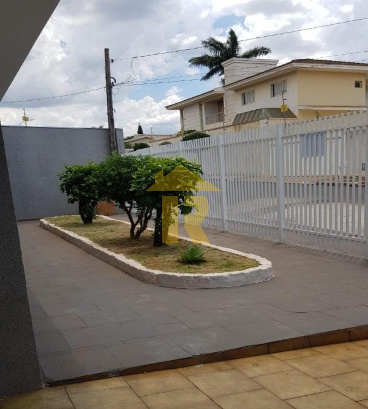 Casa com 3 quartos à venda, 225m² — foto 4 de 29