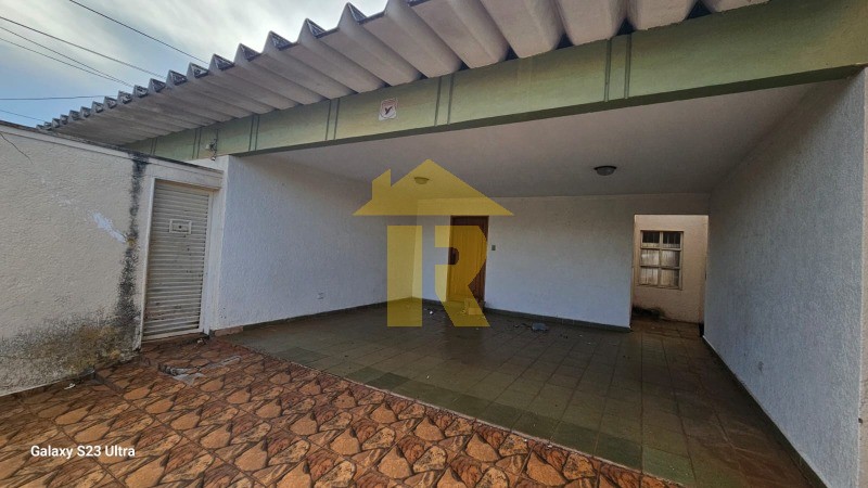 Casa com 4 quartos à venda, 253m² — foto 2 de 20
