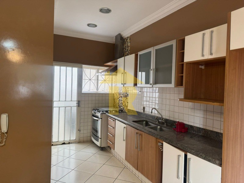 Casa com 3 quartos à venda, 276m² — foto 18 de 47
