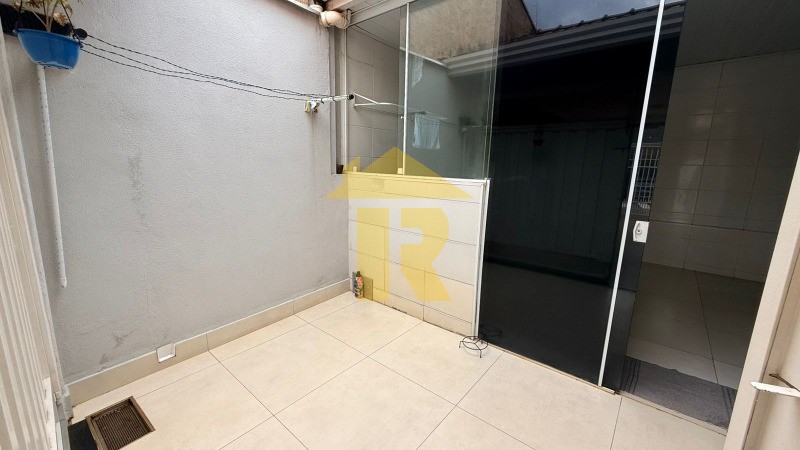 Casa com 3 quartos à venda, 134m² — foto 15 de 32