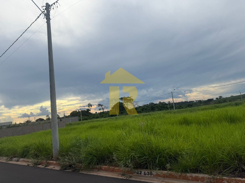 Terreno / Lote / Condomínio  à venda, 200m² — foto 1 de 11