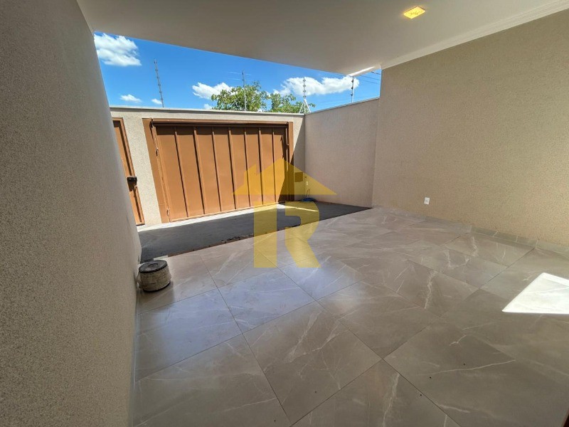 Casa com 3 quartos à venda, 129m² — foto 2 de 25