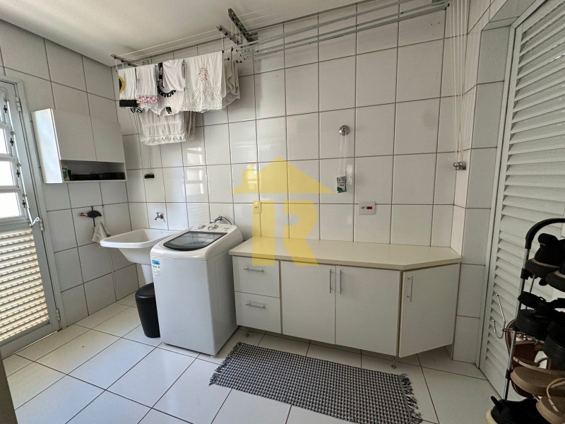Casa de Condomínio com 3 quartos à venda, 340m² — foto 23 de 37