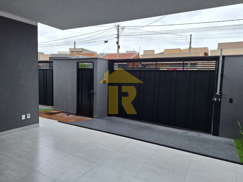 Casa com 3 quartos à venda, 132m² — foto 3 de 28