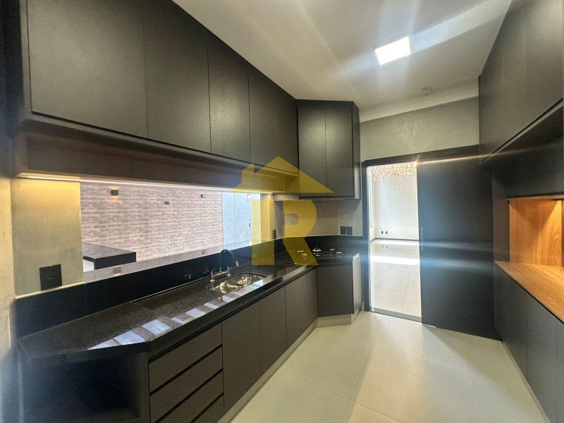 Casa de Condomínio com 3 quartos à venda, 210m² — foto 11 de 39