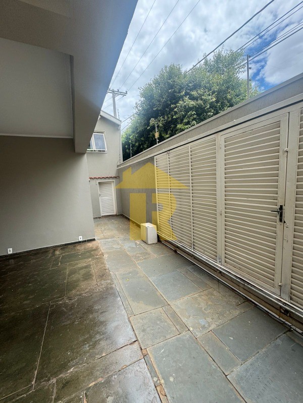 Casa com 3 quartos à venda, 276m² — foto 28 de 47