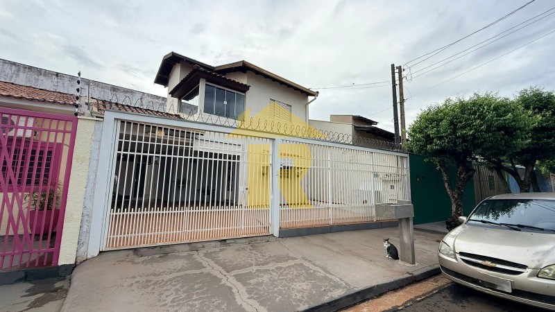 Casa com 3 quartos à venda, 134m² — foto 2 de 32