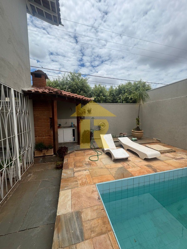 Casa com 3 quartos à venda, 276m² — foto 20 de 47