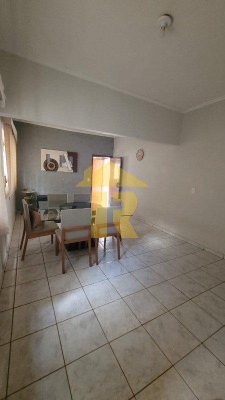 Casa com 3 quartos à venda, 225m² — foto 8 de 29